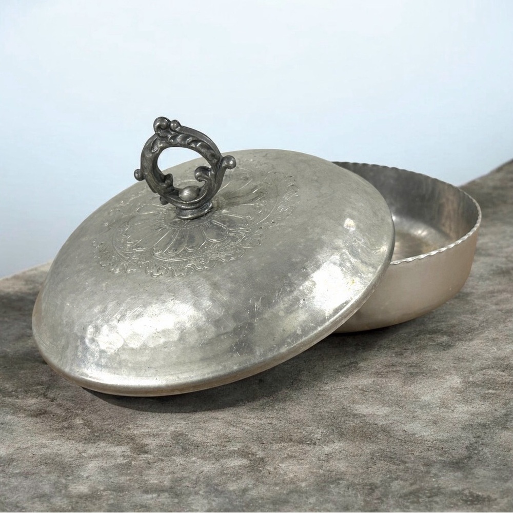 Vintage Rodney Kent Hand Wrought Aluminum Covered Dish 401 Art Deco Bowl 7.5”